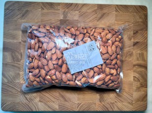 Сыр к пиву: Миндаль жарено-соленый